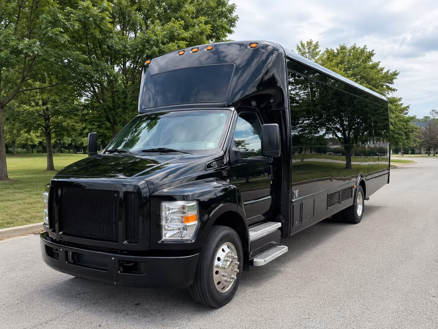 Murrieta Birthday, Sweet 16, & Quinceañera Transportation party bus exterior